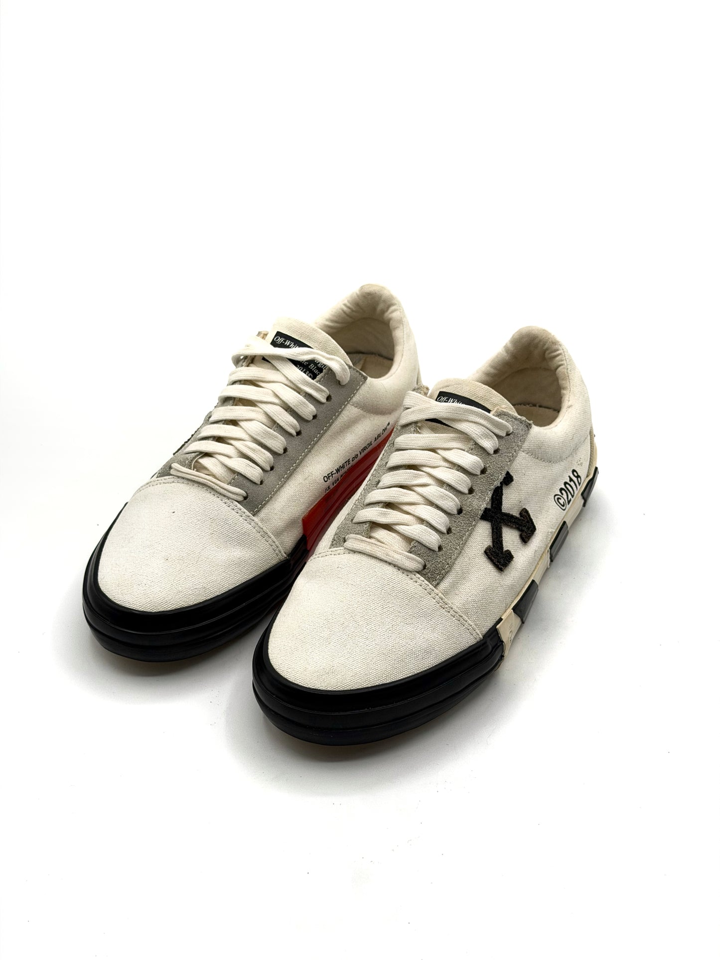 Off-White Sneakers black/white