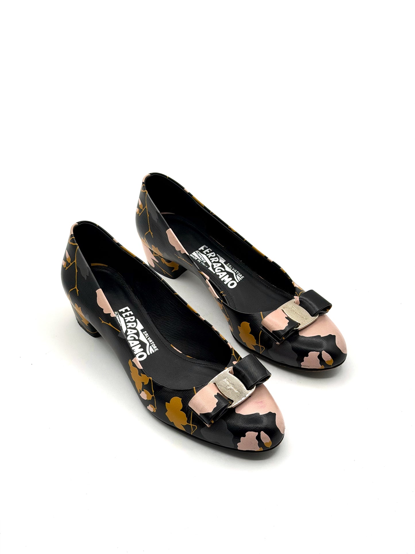 Ferragamo floral Pumps