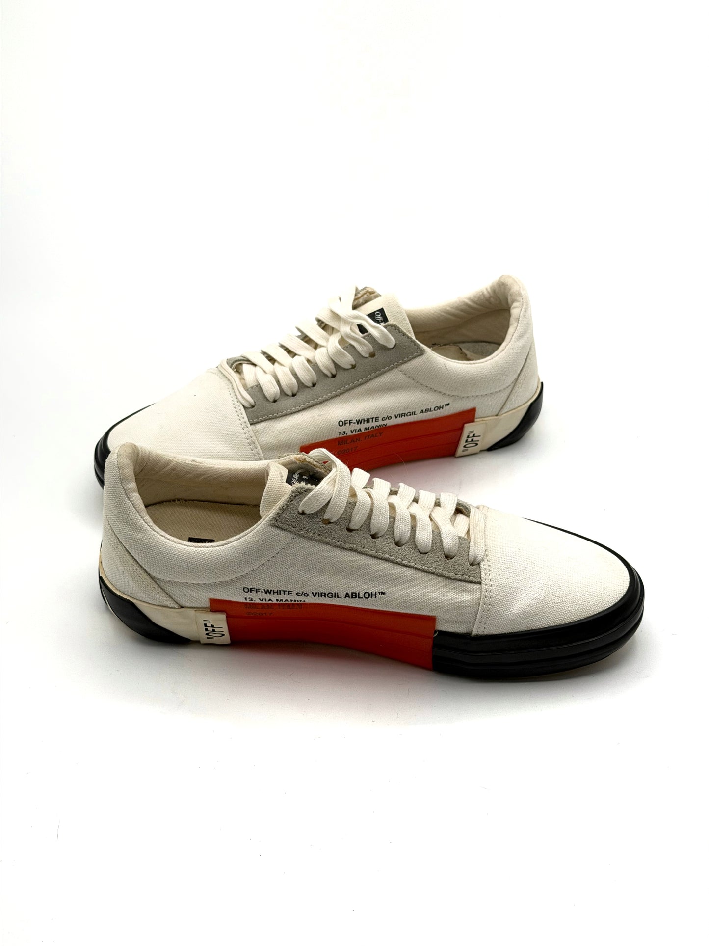 Off-White Sneakers black/white